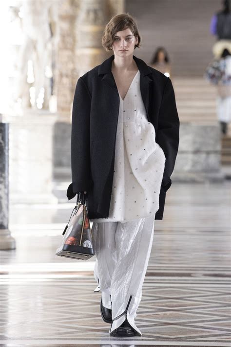 paris fashion week 2021 louis vuitton